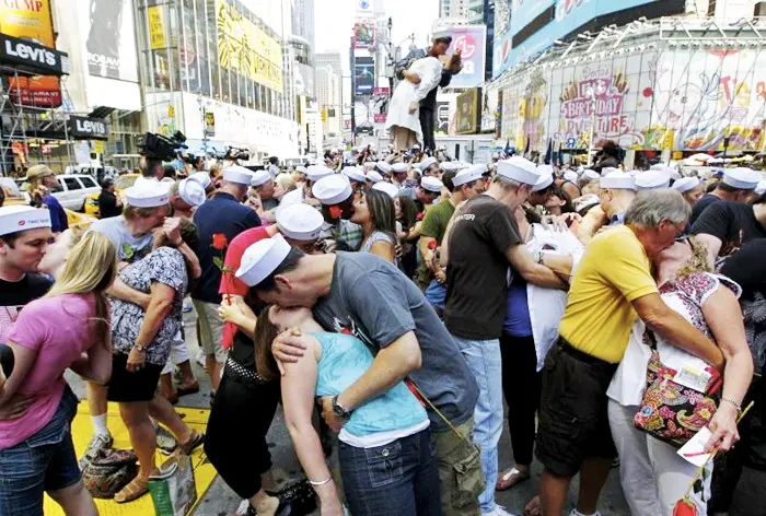 Times Square Kiss-in | 6sqft