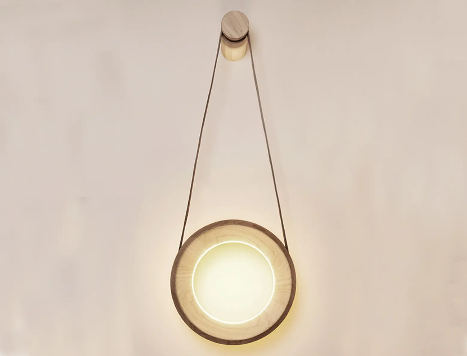 Sensual HALO Lamp Waits for a Gentle Human Touch to Turn On