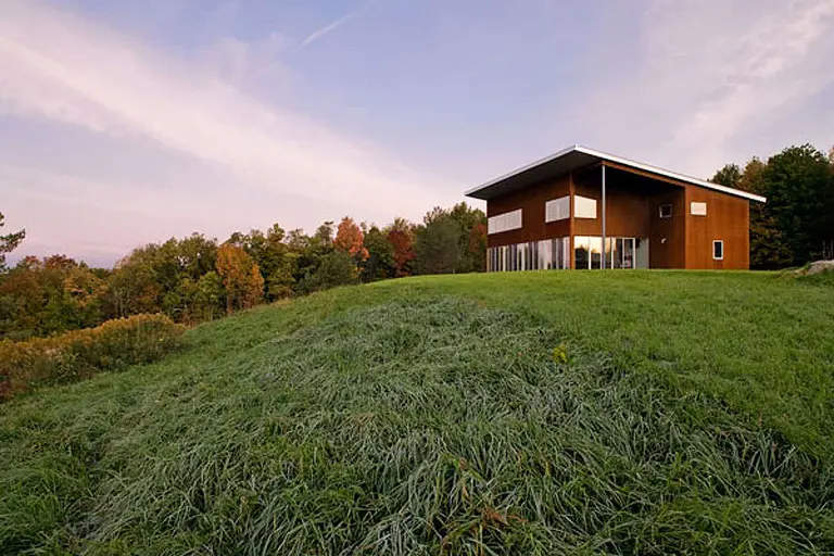 Modern ‘House on the Hill’ Sits in an Open Meadow Miles Away From Any City