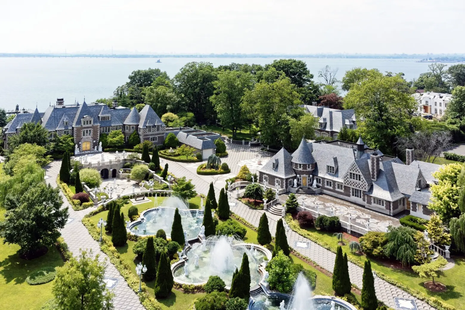 Russian Castle on Long Island With 35 Bathrooms Asks a Whopping $100M