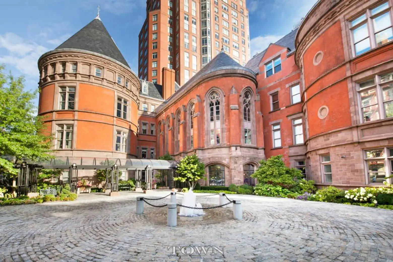 Live in a Landmarked Fairytale Castle With Round Rooms and a Storied Past for $10M