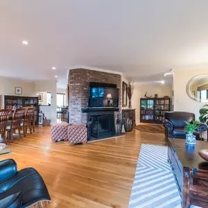 33 Tier Street, living room, fireplace