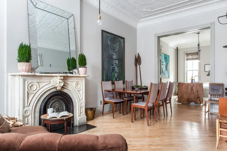 Have a Picturesque Holiday Inside This Historic, Fully Furnished Park Slope Brownstone