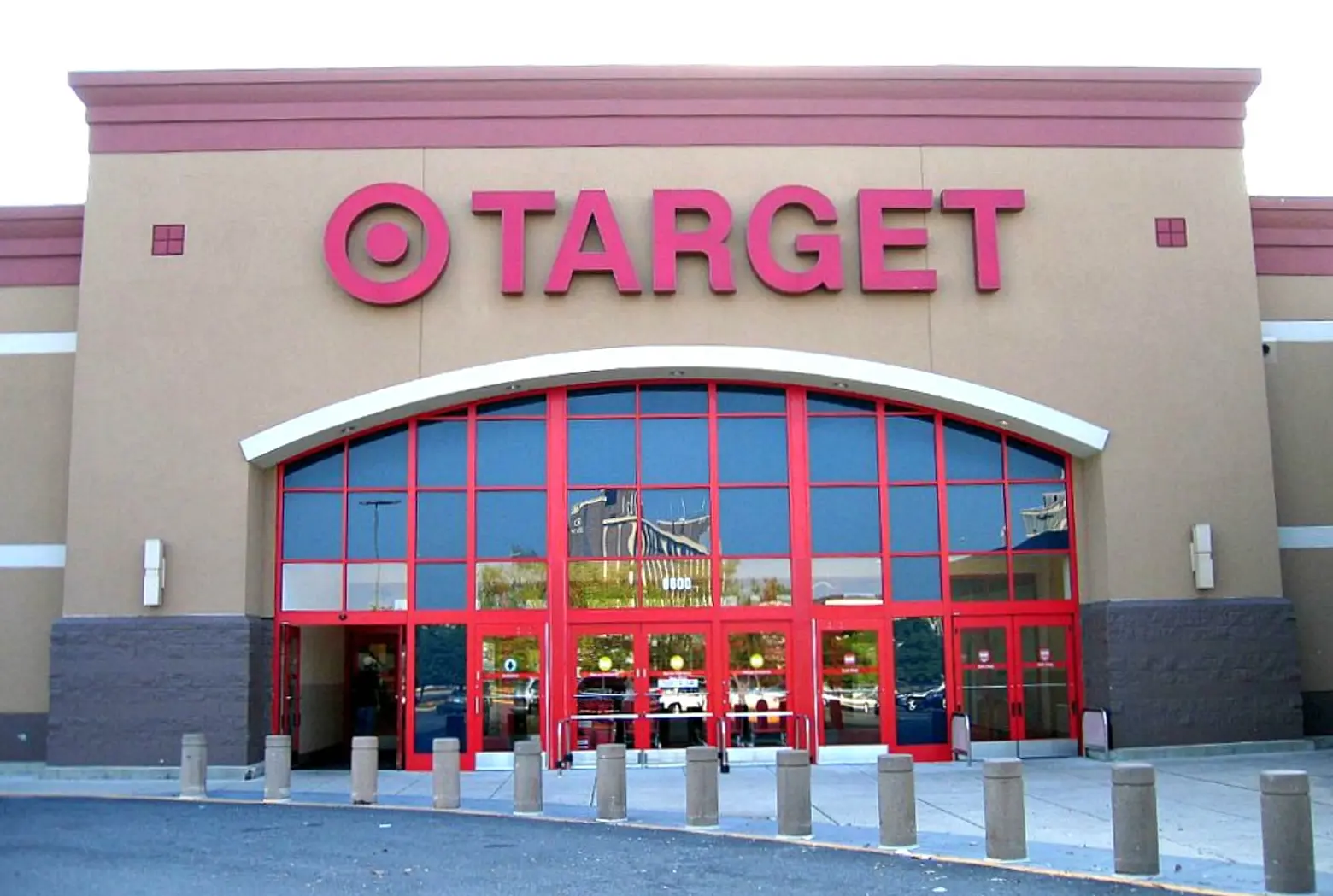 Target Coming to Tribeca; NYPD Sketch Artist Gets Gallery Show