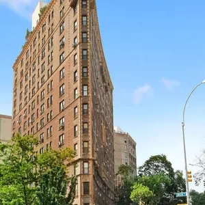 47 Plaza Street West, Rosario Candela, Cool listing, classic seven, Brooklyn Real Estate, Brooklyn Coop for sale, cool listings, prewar, deco buidlings, residential architecture, grand army plaza, prospect park, Flatiron Buidling