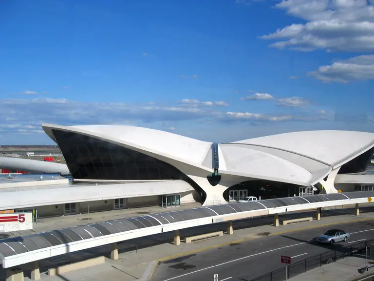 Port Authority Mulls Fee for Curbside Access to JFK, LaGuardia and Newark Airports