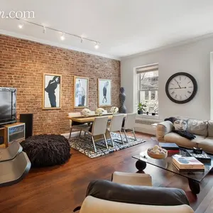 living room, rental, 14 west 95th street, brownstone
