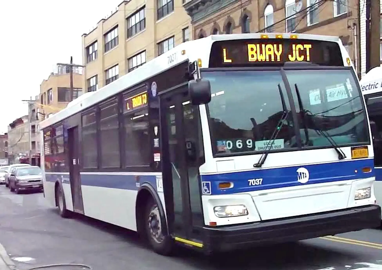 Are Shuttle Buses a Viable Alternative to the L Train During a Shutdown?