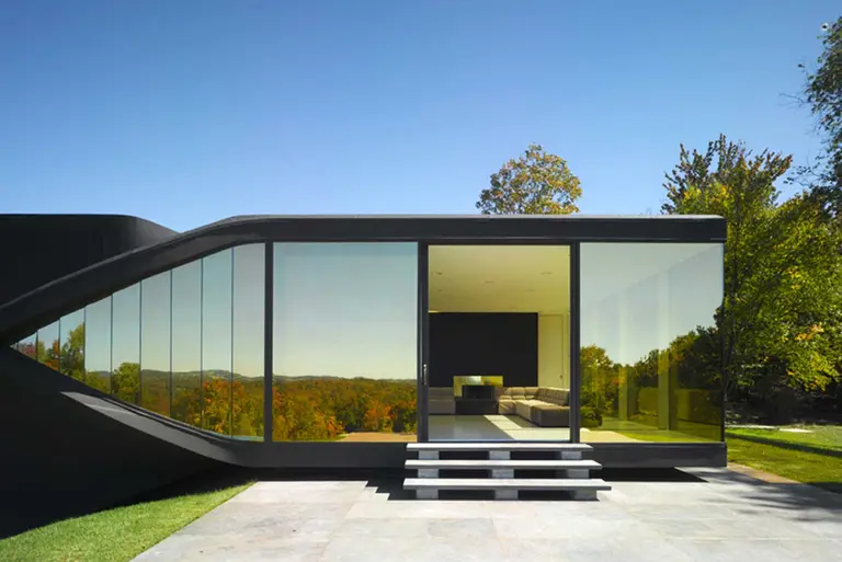 VilLA NM Is a Futuristic Living Experiment With Ramps Inside and Reflective Windows Outside