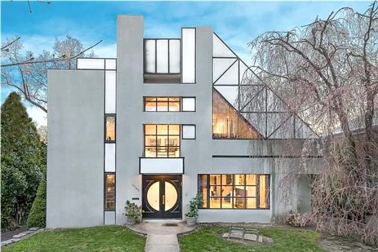 Post-Modern Bronx Mansion With 35-Foot Atrium and 10 Skylights Wants $2M