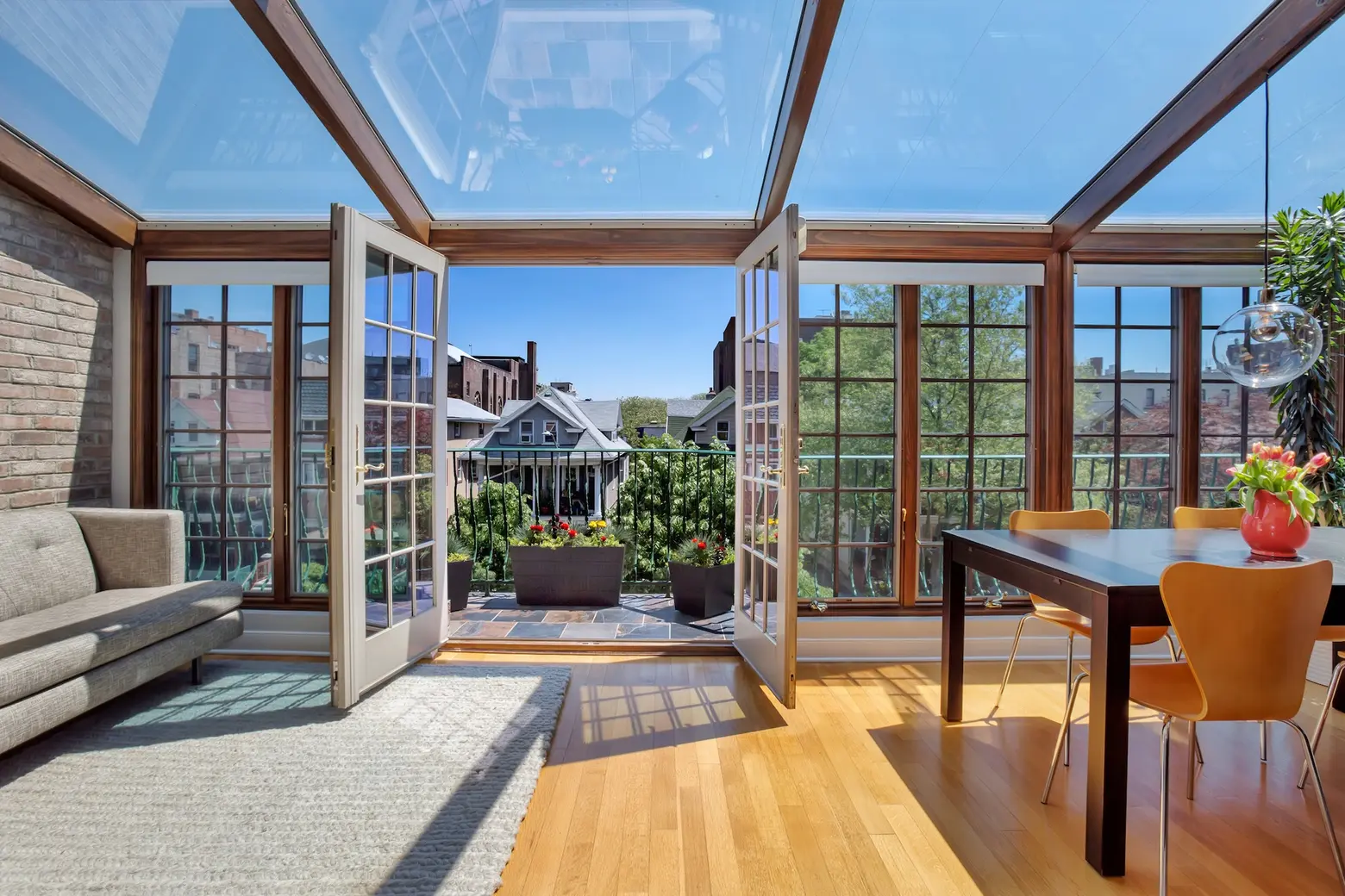 A Mini-Solarium Brings Serious Sunlight to This $835K Kensington Apartment