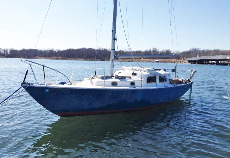 Live On Artist Hannes Bend’s Boat for Under $300/Month – Tow It Wherever You Want
