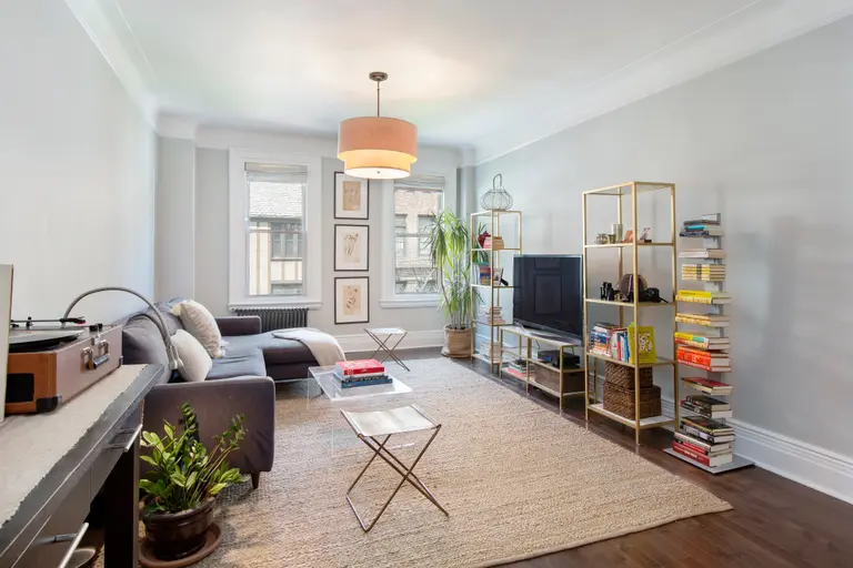 A Gracious Floor Plan for this $1.25M Upper West Side Co-op