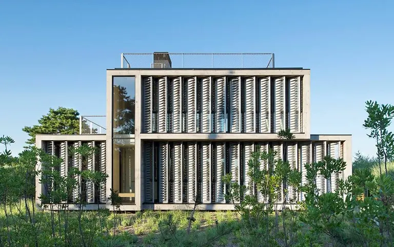 Bates Masi’s passive Hamptons house boasts a twisted canvas facade