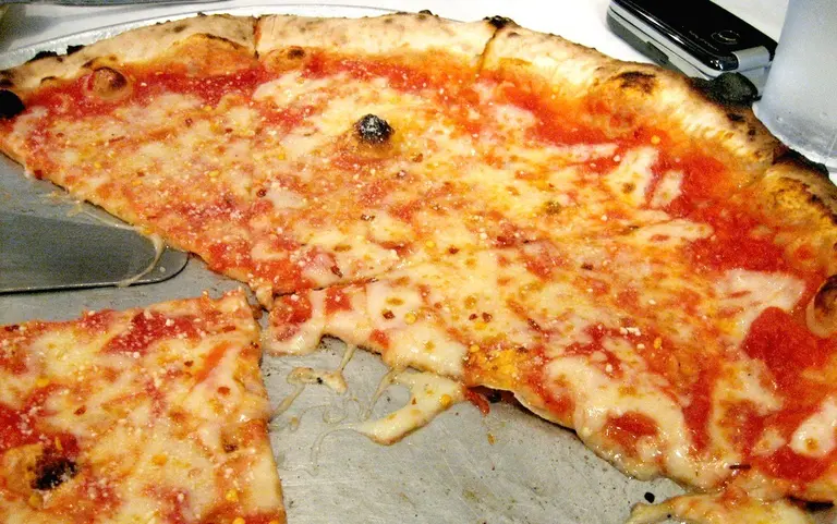 In 1944, the New York Times popularized ‘pizza’
