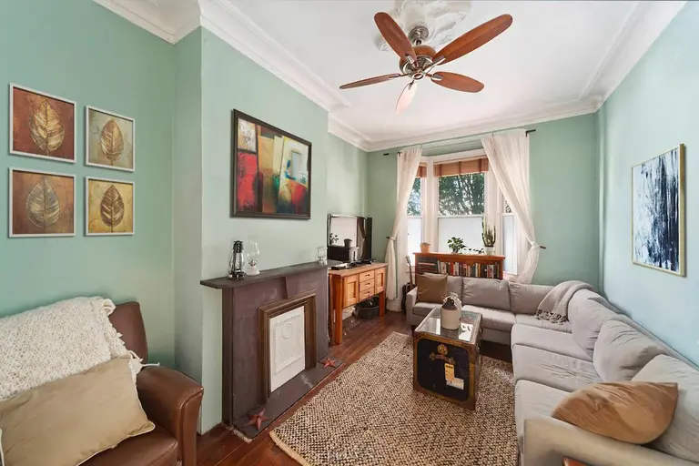 Darling one-bedroom townhouse flat in Greenpoint asks just $660K