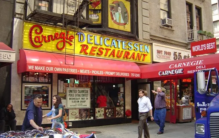 Extell buying former Carnegie Deli site