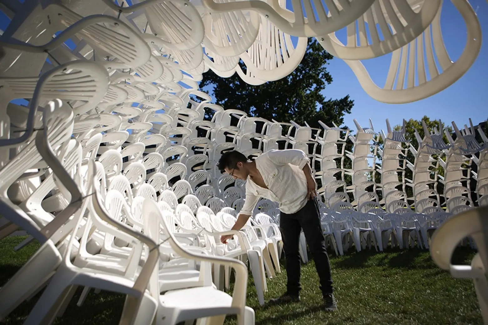 AA&P student John Lai '17 works on the CCA Biennial project by CODA, a design practice led by Caroline O'Donnell. Urchin rethinks the common plastic chair whose aggregation forms a space in which the chair itself loses its meaning as an object that affords sitting and becomes instead an architectural surface whose formal and material qualities are allowed to come to the fore.