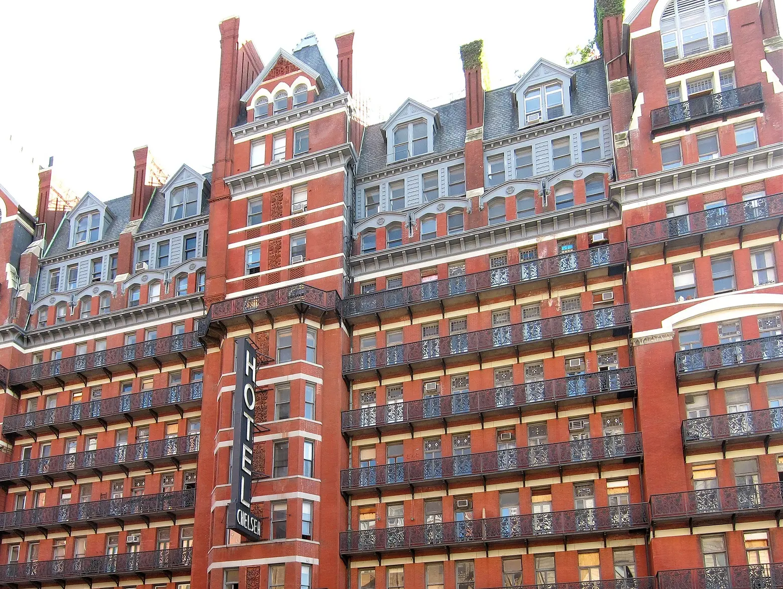 City alleges Chelsea Hotel owners harassed tenants during renovation
