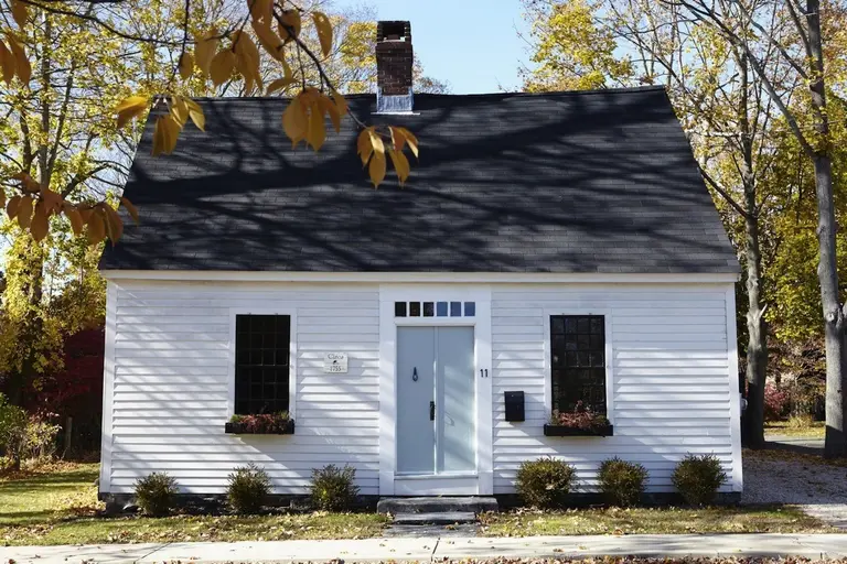 This 1755 Connecticut cottage is asking just $360K