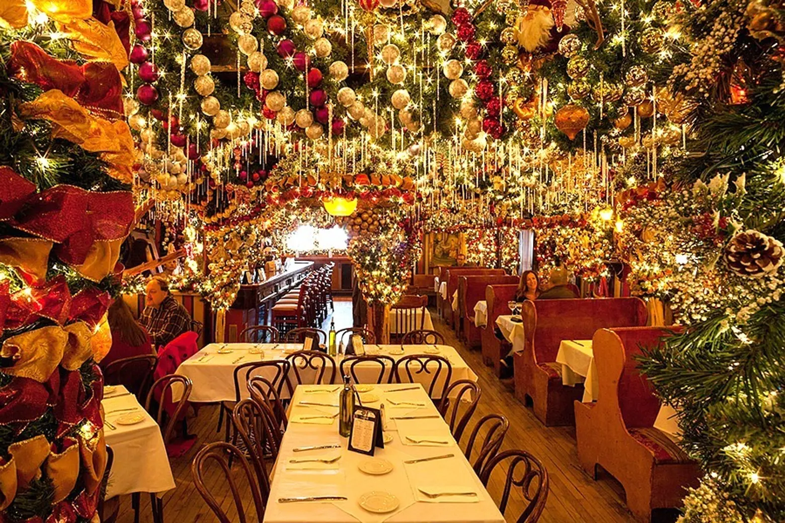 The Urban Lens: Inside the Christmas wonderland that is Rolf’s German Restaurant