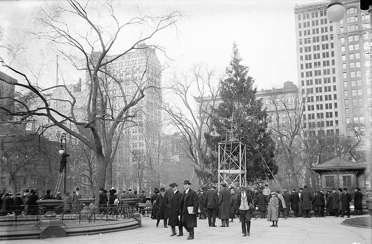GIVEWAY: Join a 6sqft editor for a special ‘Christmas History in Gramercy’ tour