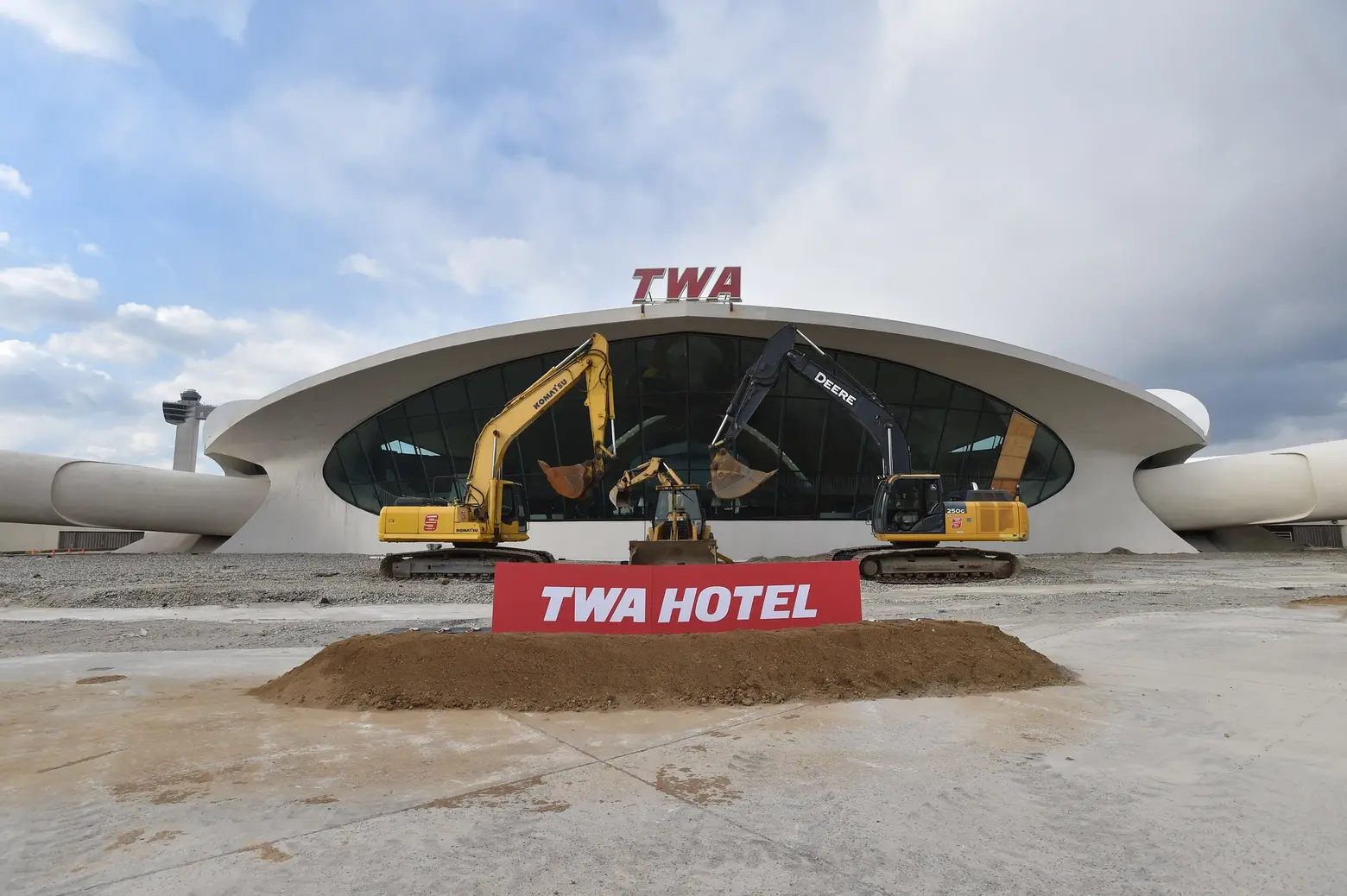 twa-hotel-cuomo-december-2016-1