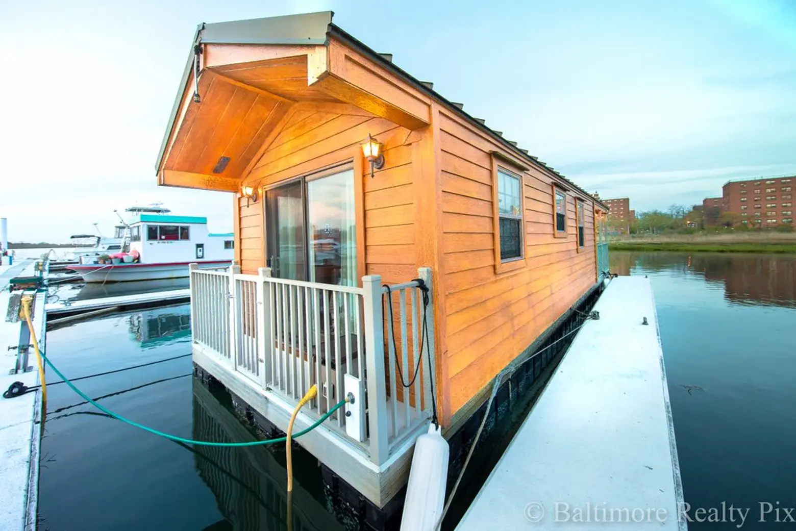 Queens houseboat asks $59,000 for 400 square feet of watery serenity