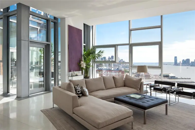 How to decorate an apartment with floor-to-ceiling windows, tips from a pro