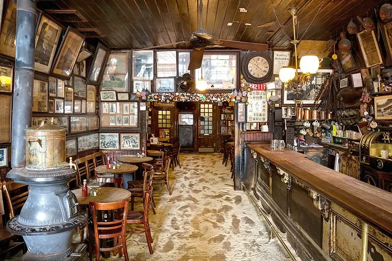 The Urban Lens: Inside McSorley’s Old Ale House, NYC’s oldest bar