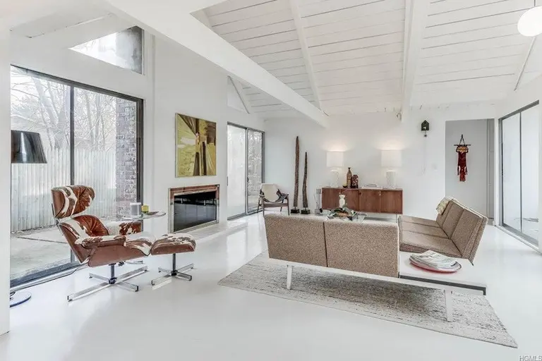 Rare East Coast Eichler home asking $490K shows off its unique modern design with new interior photos