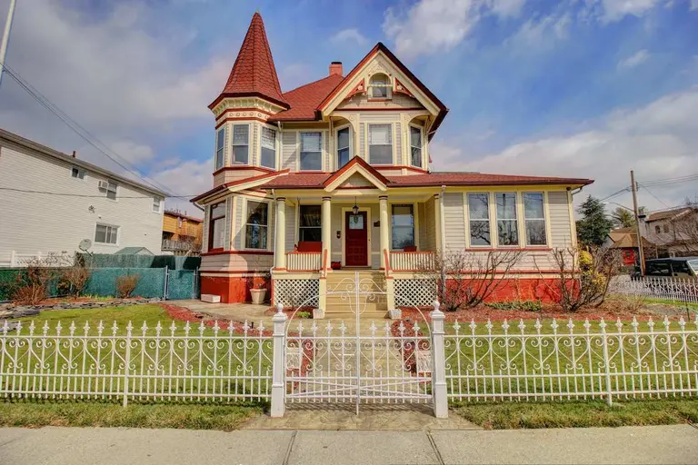 Stately Staten Island Victorian hits the market for $1.5M