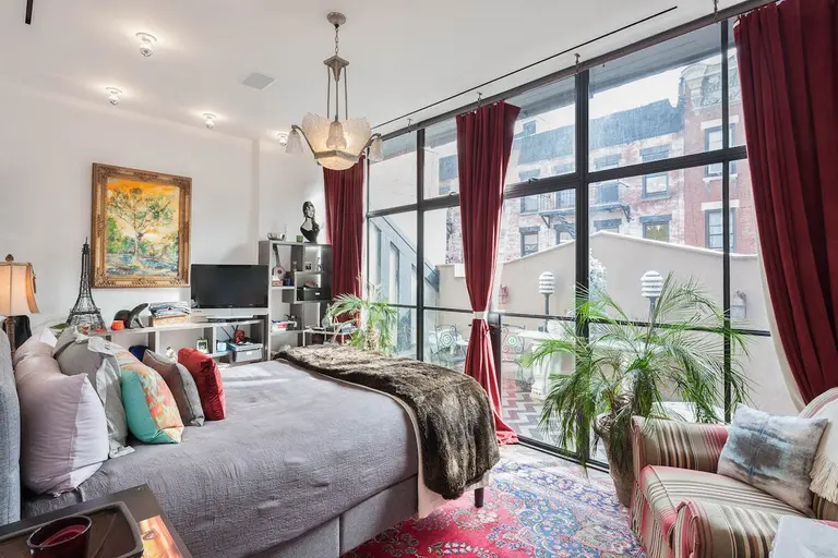 Taylor Swift’s former carriage house rental in the West Village is under contract