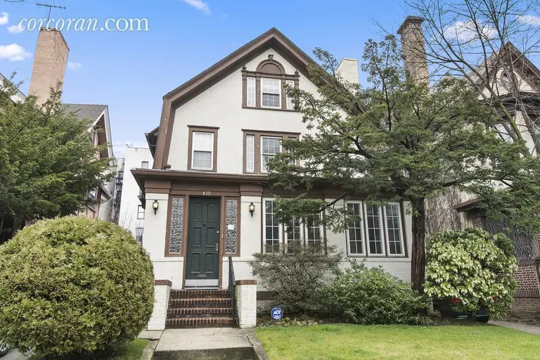 Freestanding home in Fiske Terrace Historic District asks $1.6M