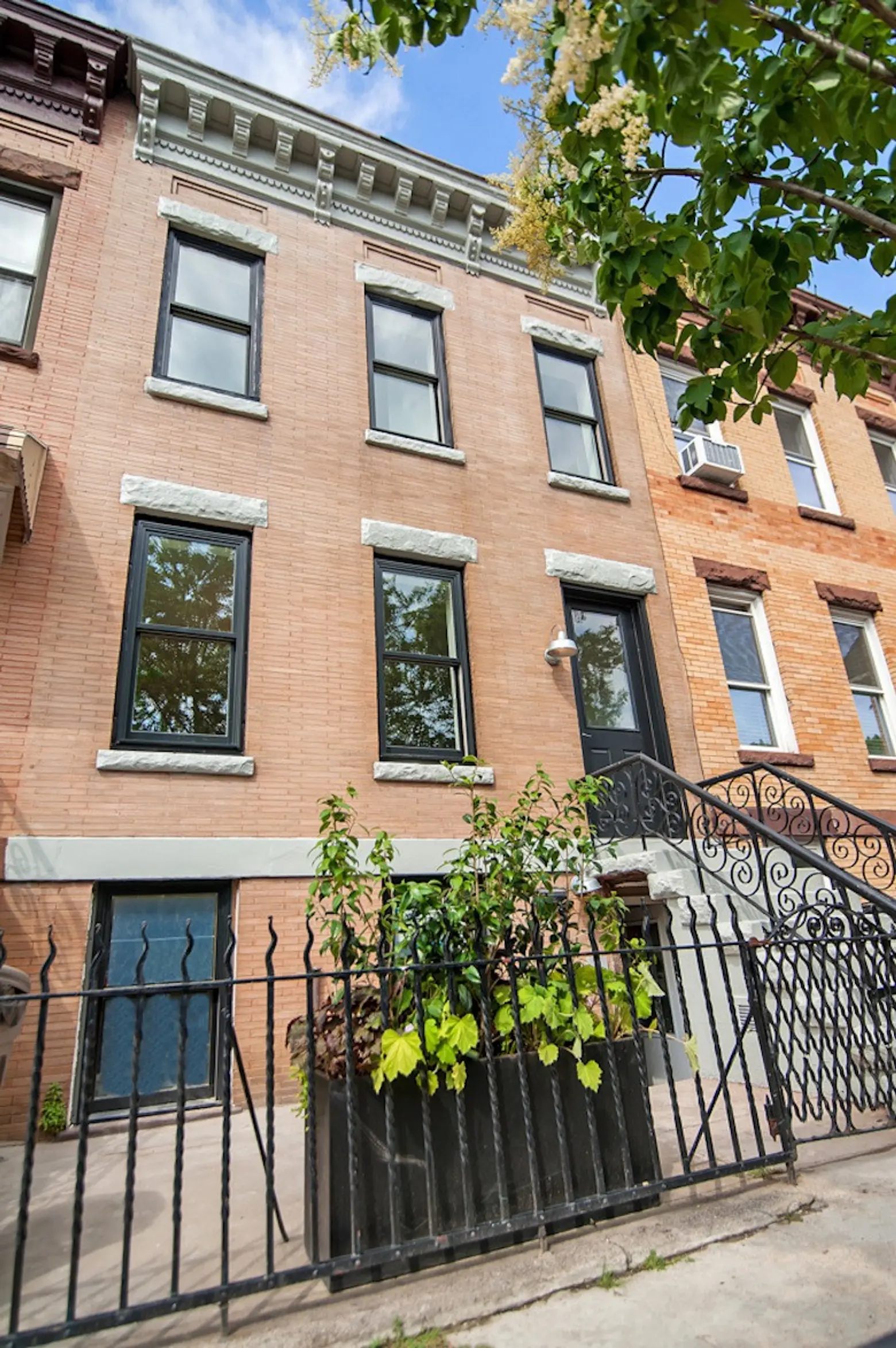 213 29th Street, cool listings, greenwood, townhouses