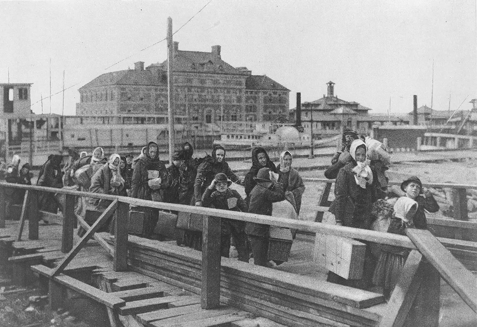 Ellis Island, New Jersey, Immigrants