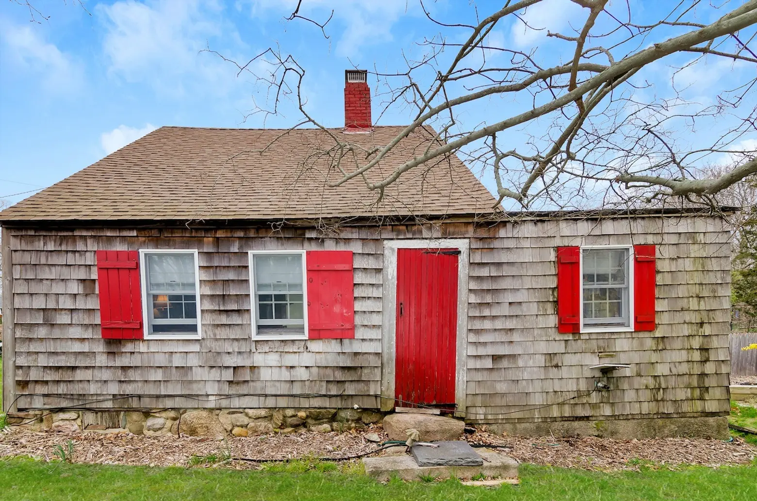 $1.25M Hamptons home was built in 1639 with wood from a ship