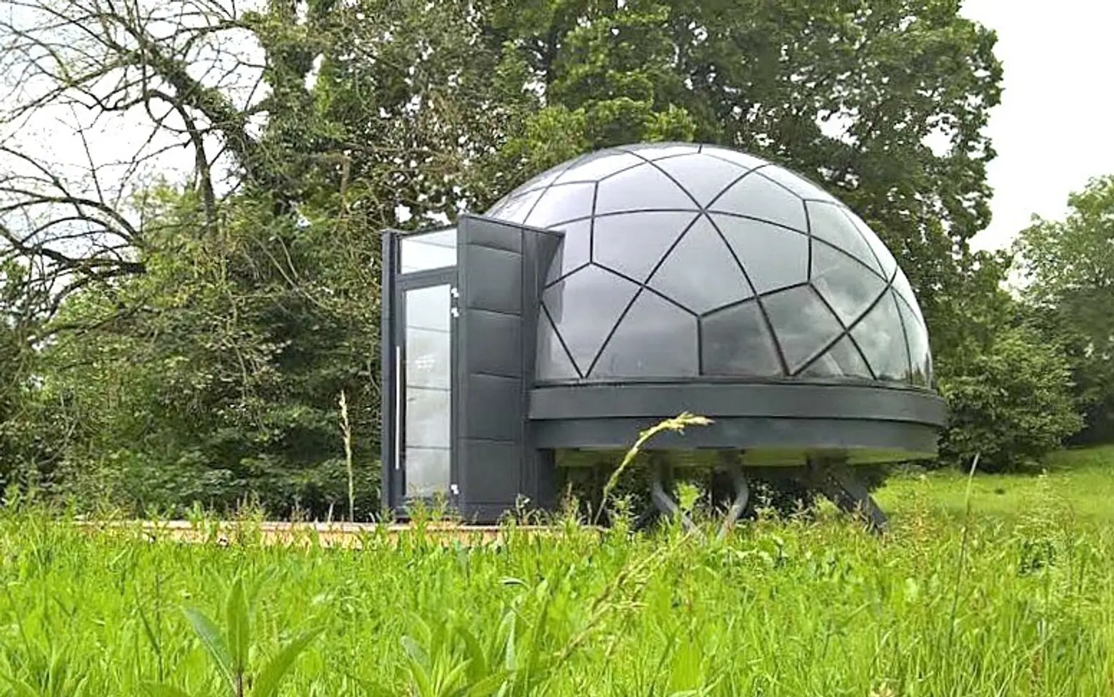 Set up a vacation home anywhere with these pop-up smartdomes