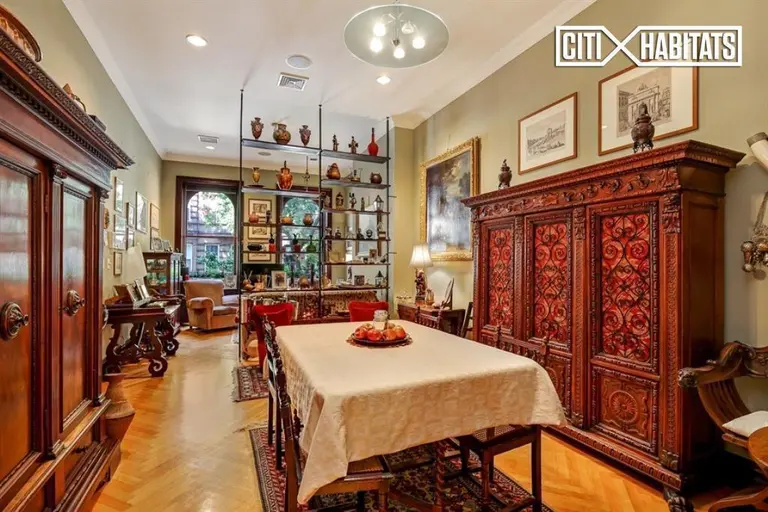 This $8.5K townhouse rental is quintessential Upper West Side with parlor-floor panache