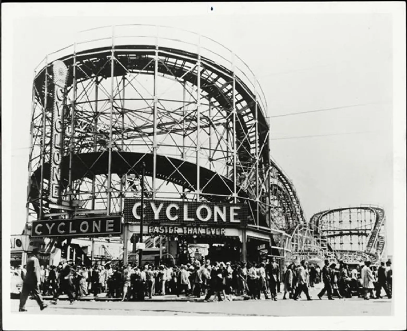 cyclone, coney island, cyclone roller coaster