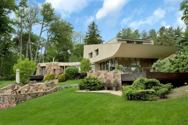 ‘Romantic modernist’ Norman Jaffe designed this sculptural Long Island home, now asking $4M