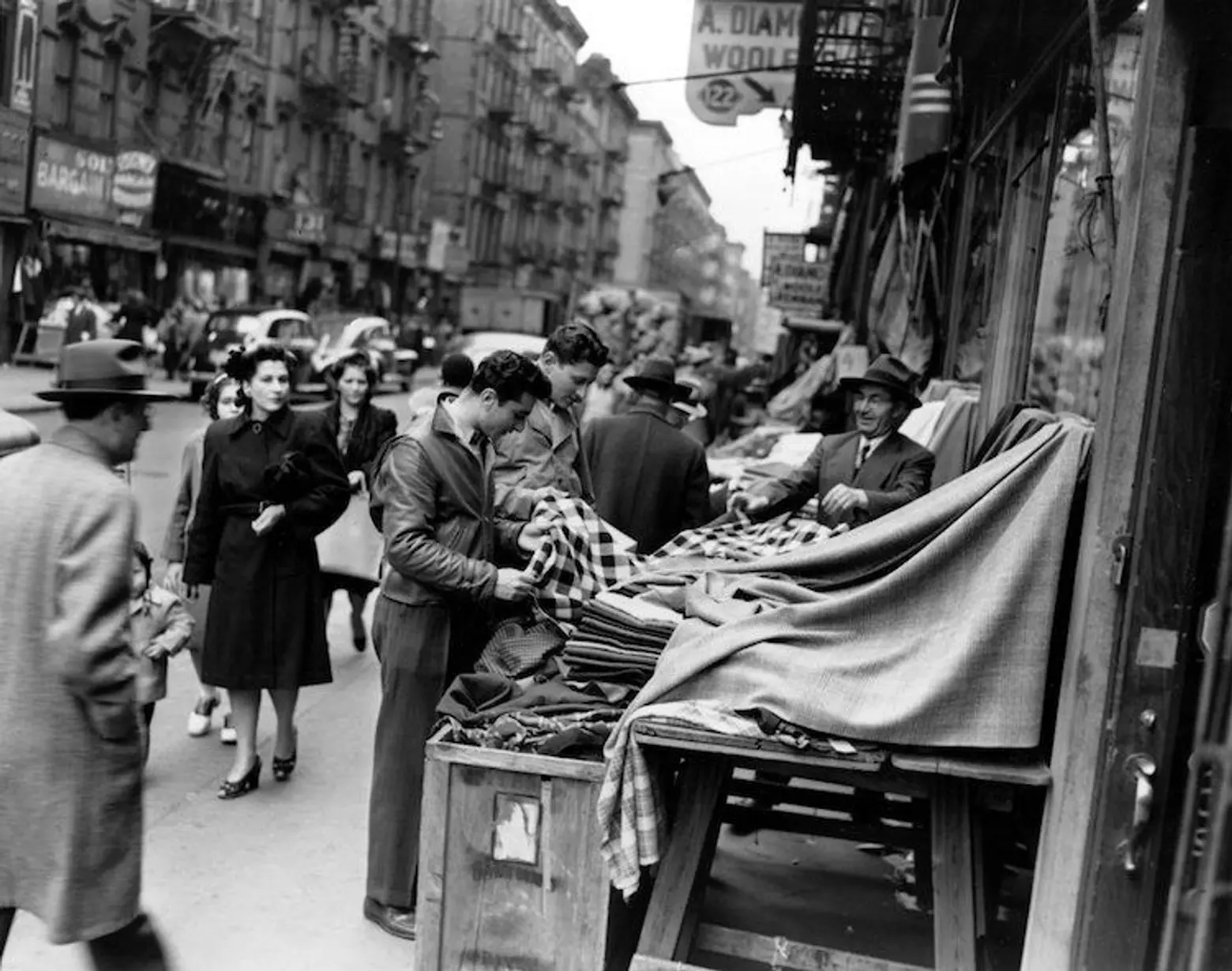 The Urban Lens: Vintage NYC photos show everyday life in the 1940s