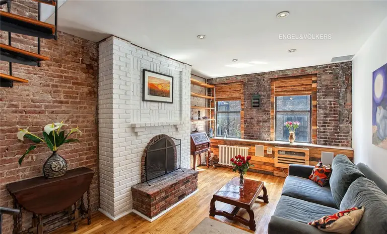 Cozy Yorkville duplex with a private terrace asks $575K