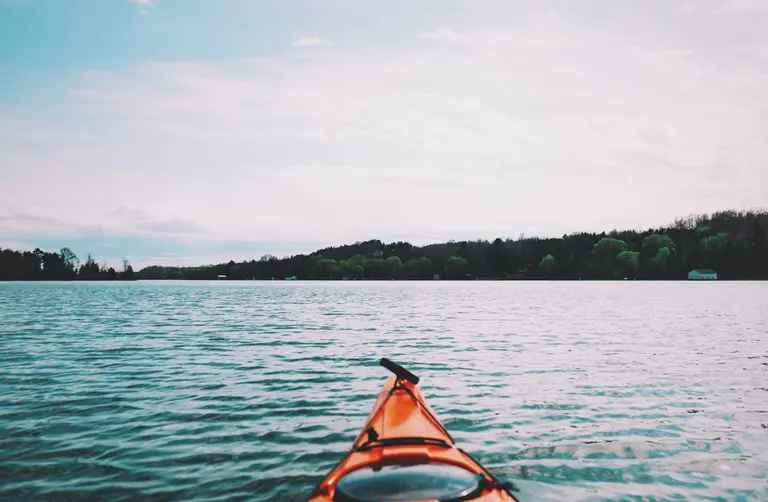 How to kayak or canoe across a NYC water reservoir (GUIDE)