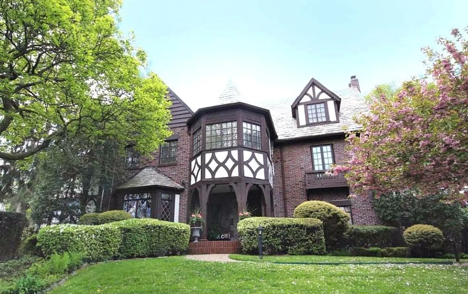 For $3M, a sprawling 1930s Tudor on Staten Island with pool and greenhouse
