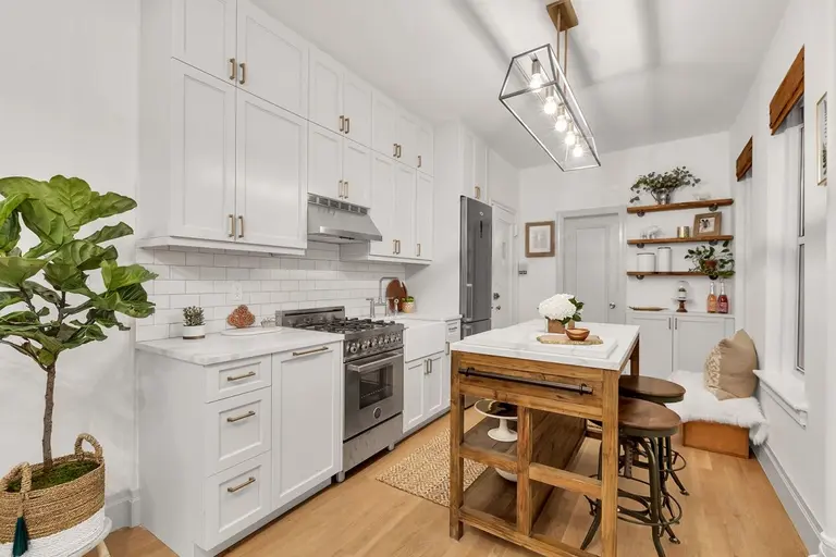 Everything about this $495K Yorkville co-op is done just right–including the price