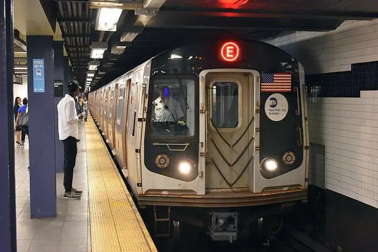 MTA will give workers iPhones to brief riders about subway delays