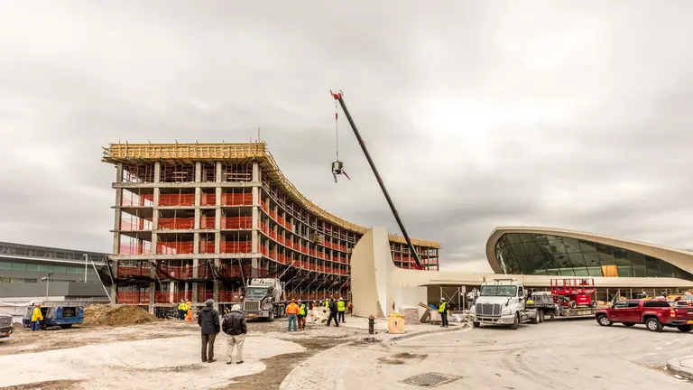 JFK’s TWA Flight Center Hotel tops out, on track to open in 2019 with the world’s largest hotel lobby