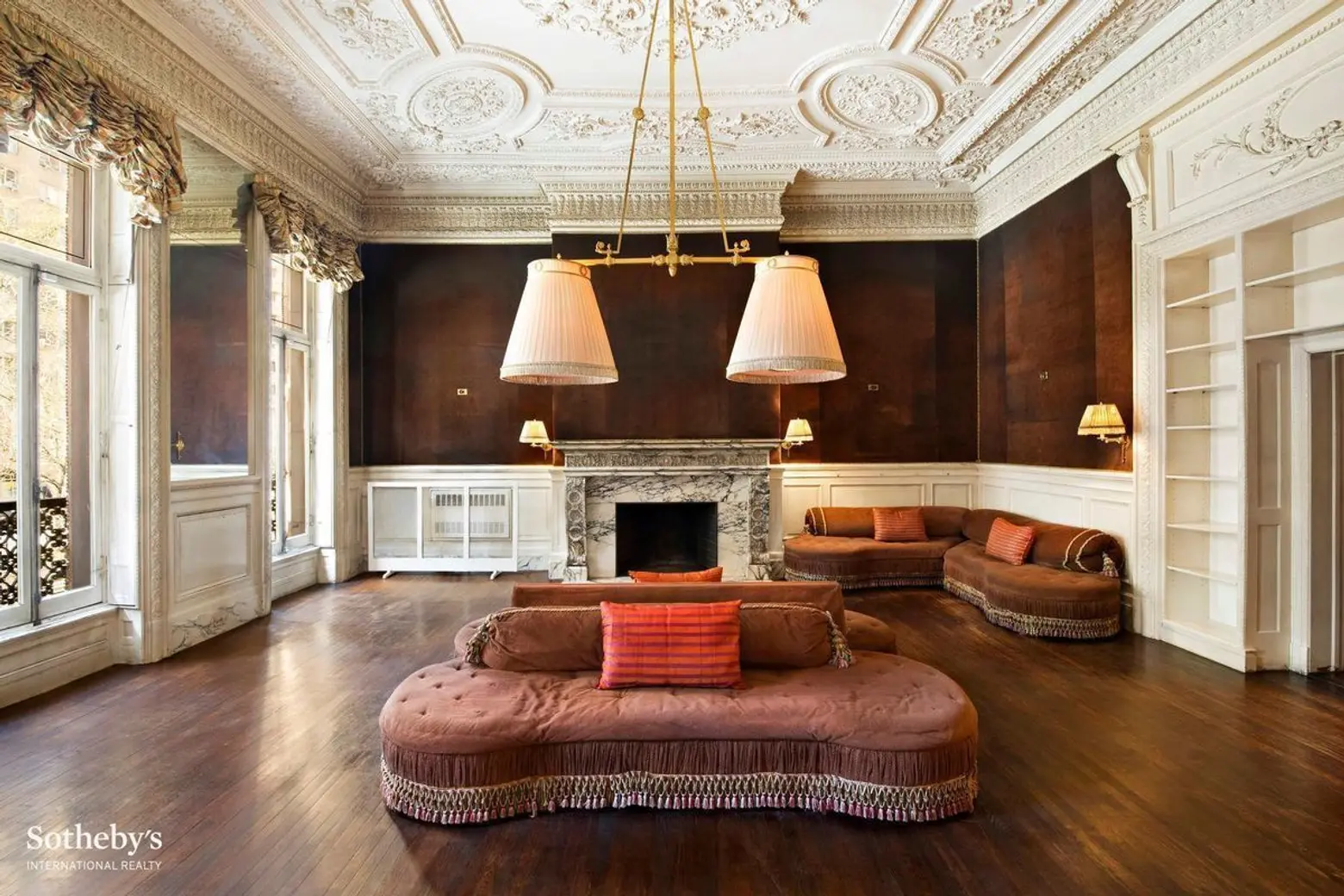 For $3.2M, costume jewelry connoisseur Kenneth Jay Lane’s former Stanford White-designed duplex