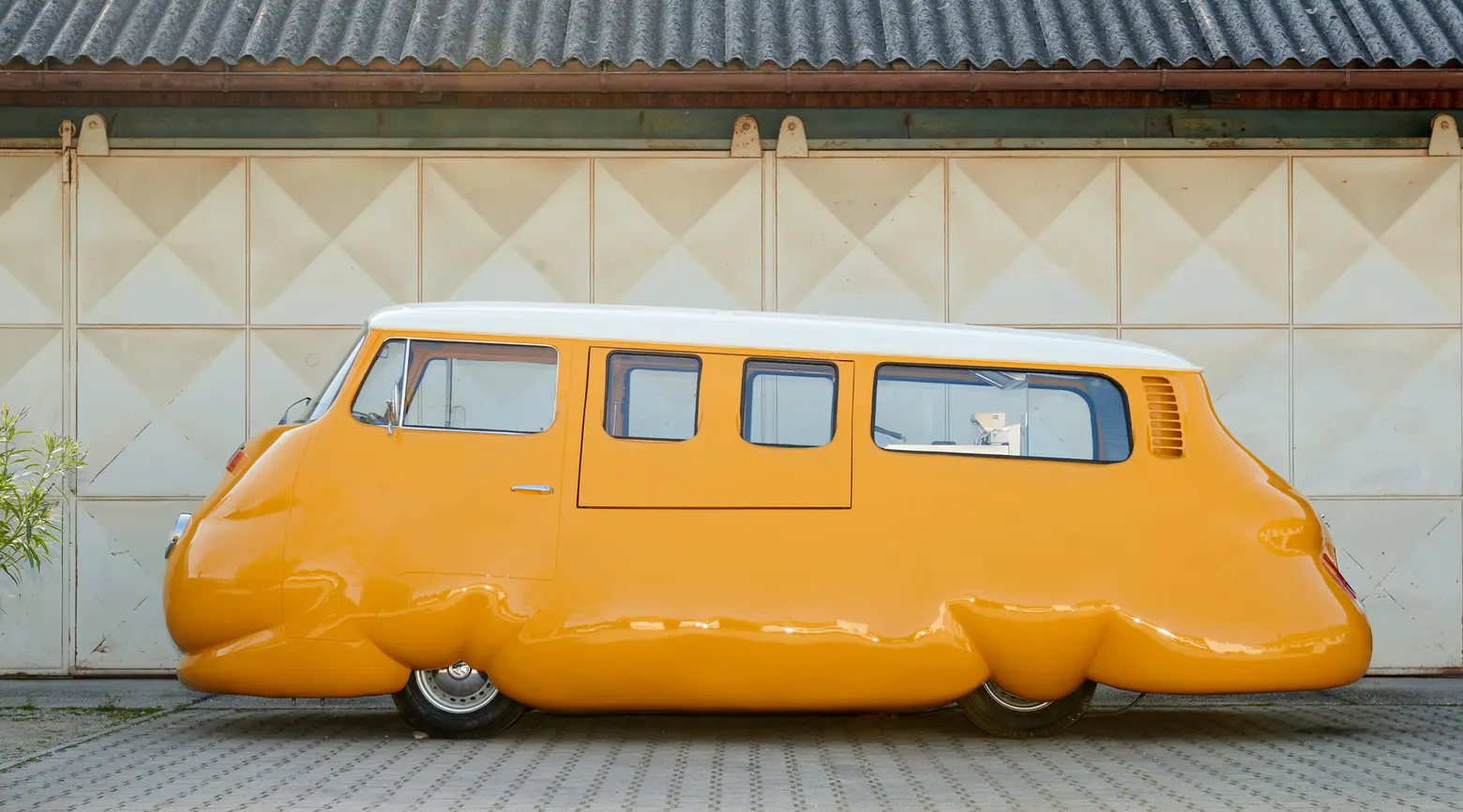 Erwin Wurm Hot Dog Bus